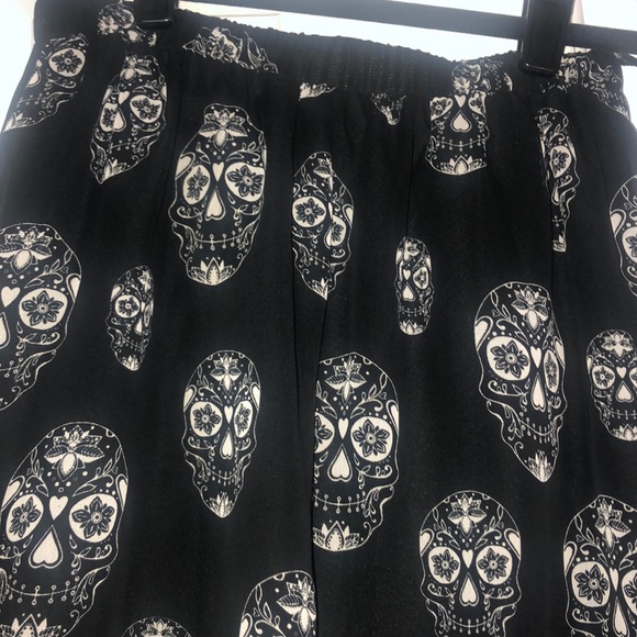 High low H&M skull skirt! - Picture 3 of 3